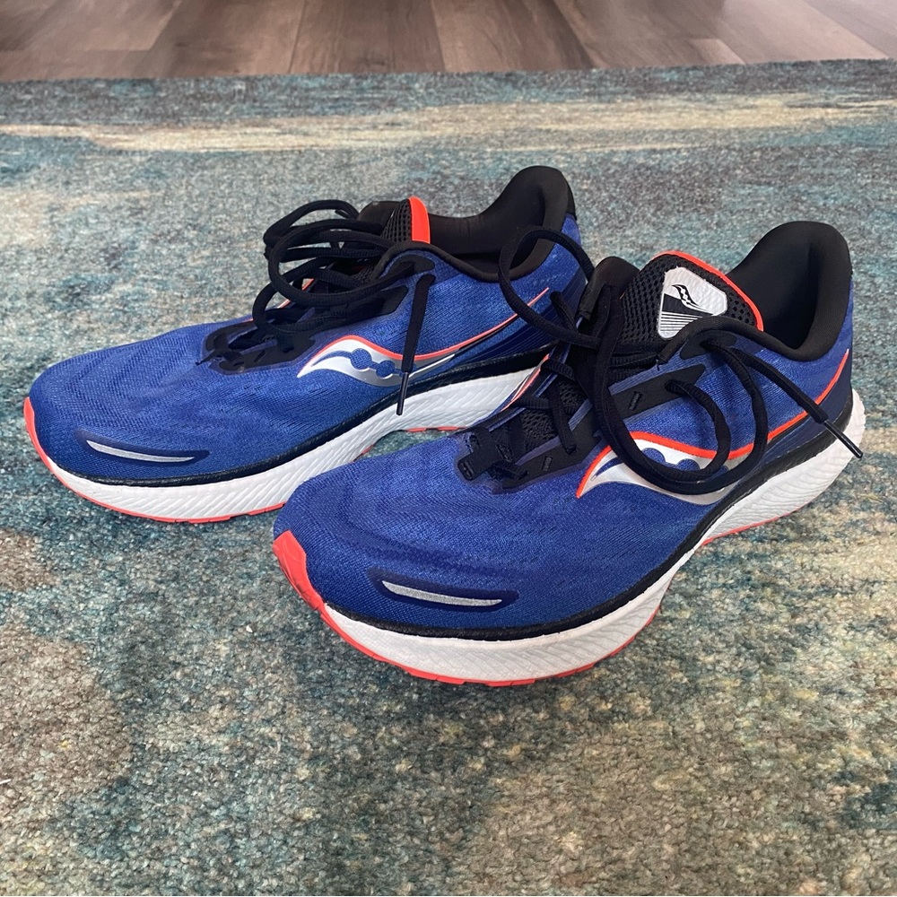 Saucony men’s running shoes (size 13)